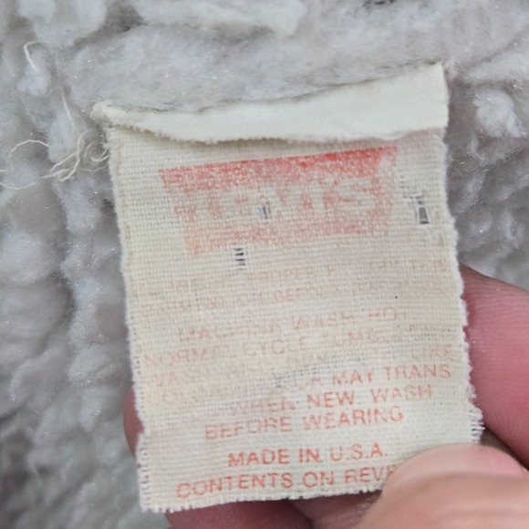 VINTAGE Levi's Men Jacket Large Blue Sherpa Trucker Denim Distressed Made In USA - Picture 9 of 12